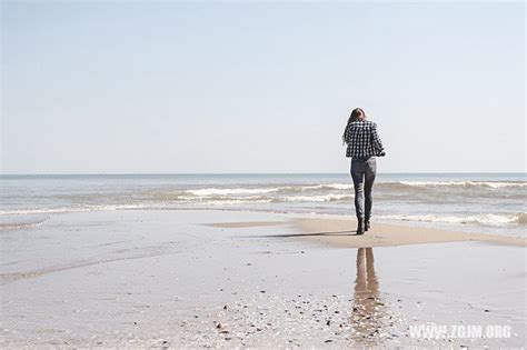 夢見小孩掉進水裡|解夢：夢到掉進水裡是什麼意思